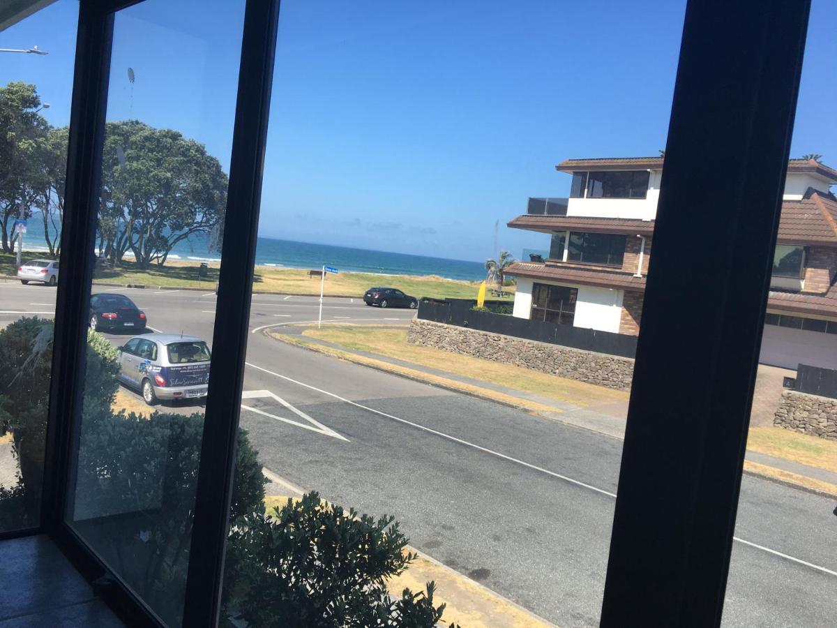 Ocean Waves Beachfront Motel Mount Maunganui Exterior photo
